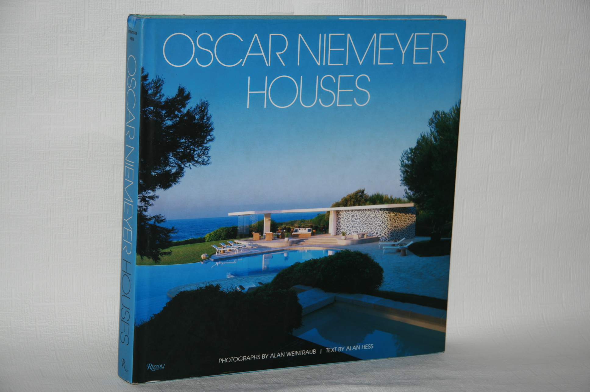 Oscar Niemeyer. Houses — Визуальные искусства и архитектура