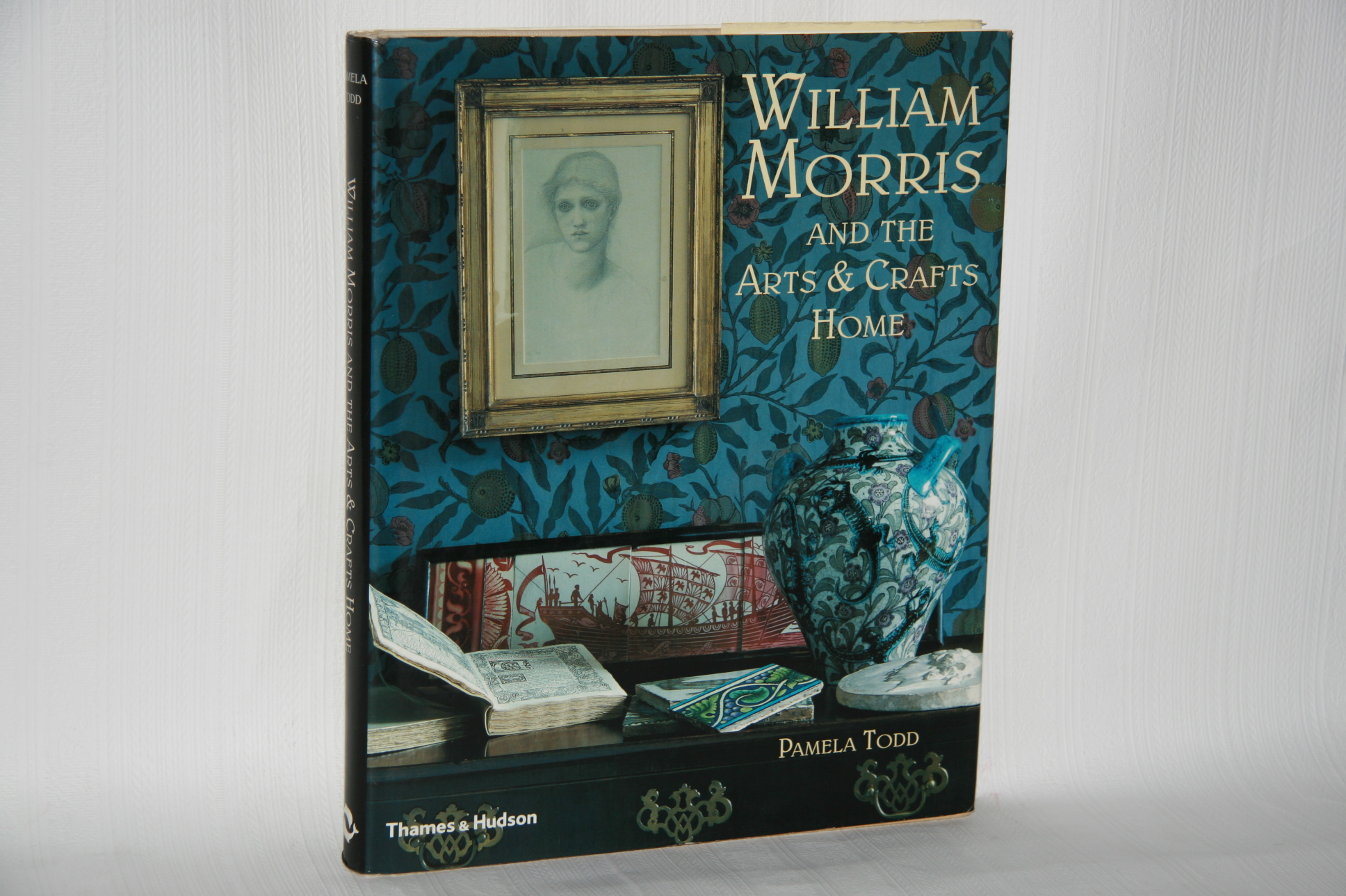 William Morris and the Arts & Crafts Home — Визуальные искусства и  архитектура